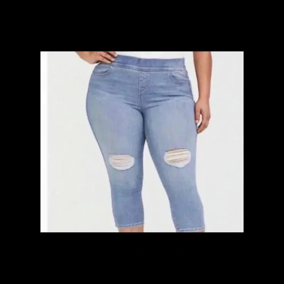 TORRID Crop Lean Jean Premium Stretch 00 - Picture 1 of 4